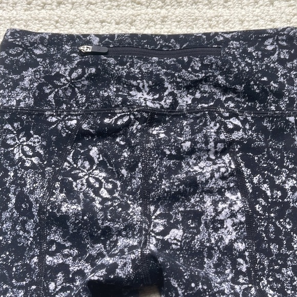 Lululemon Pace Rival Crop 22" in Achromatize Ice Grey Black Size 2 - Picture 6 of 11